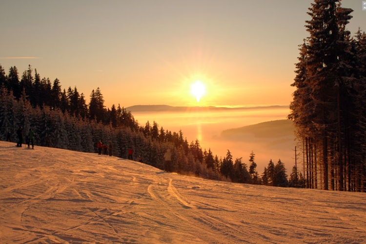 Skiareál Sněžník Dolní Morava nabízí nejen kvalitní podmínky pro lyžování, ale také kouzelné výhledy do kraje