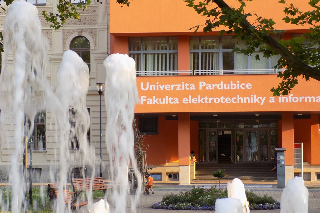 Univerzita Pardubice, Fakulta elektrotechniky a informatiky. Pardubice