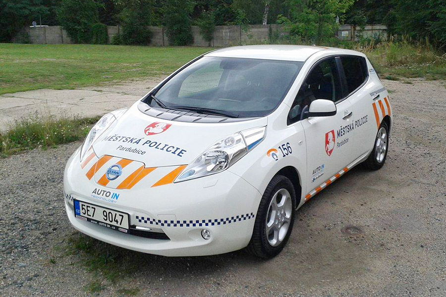 Nový elektromobil pardubické městské policie 