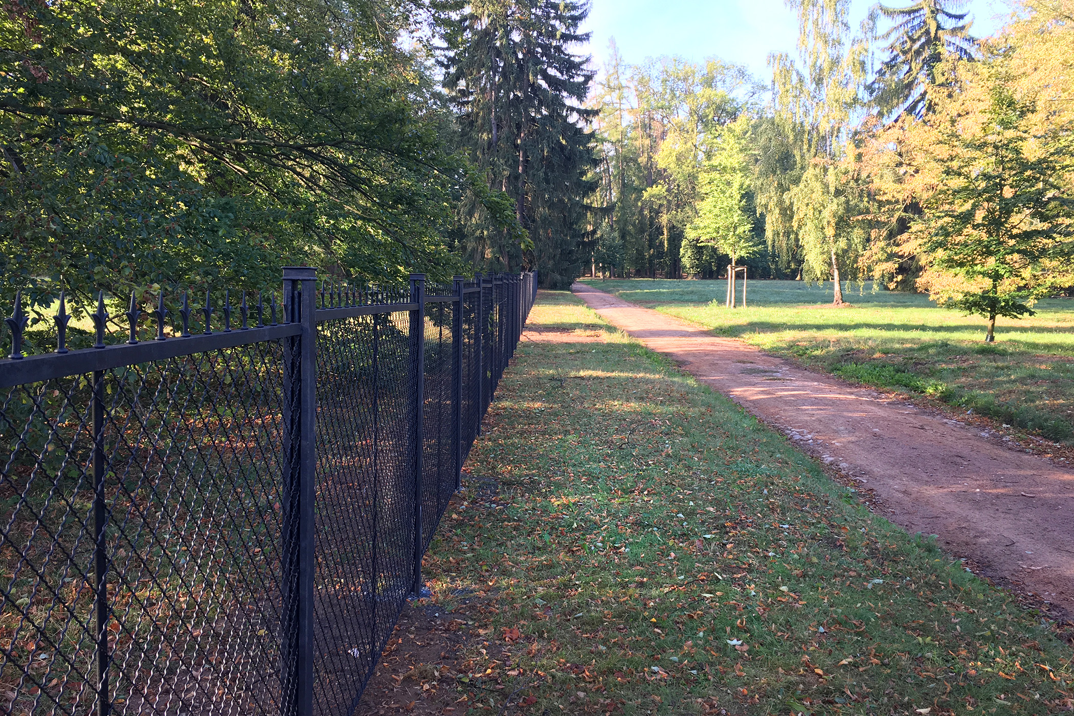 Zámecký park ve Slatiňanech dělí plot. Vstup do části parku bude zpoplatněný