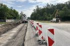 Silničáři budují novou okružní křižovatku mezi Pardubicemi a Sezemicemi