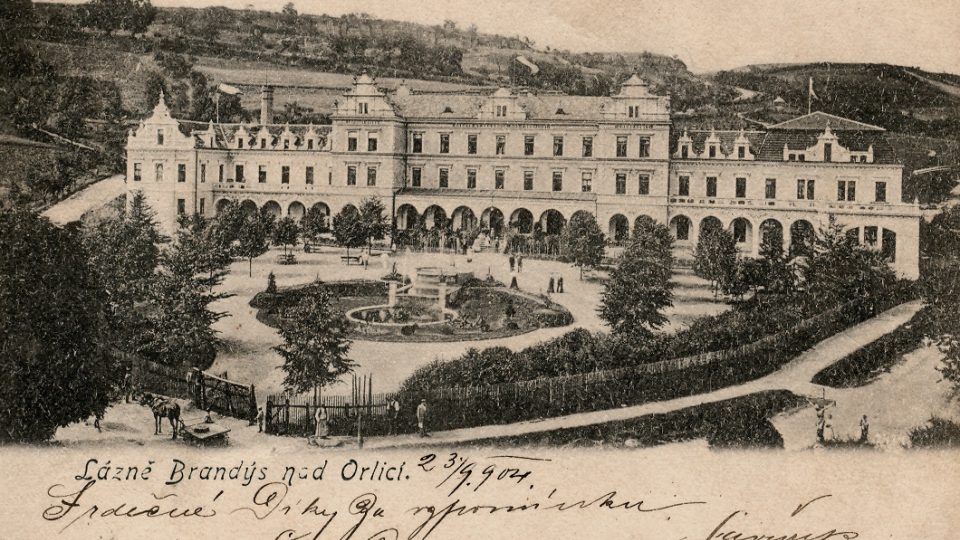 Vodoléčebný ústav v Brandýse nad Orlicí zahájil svůj provoz v roce 1898
