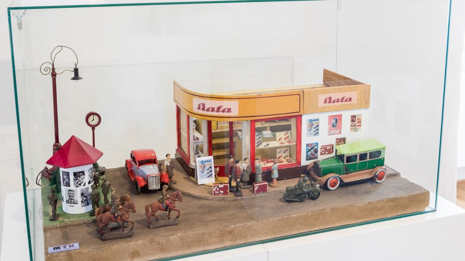 V Litomyšli vystavují dobové hračky a dioramata