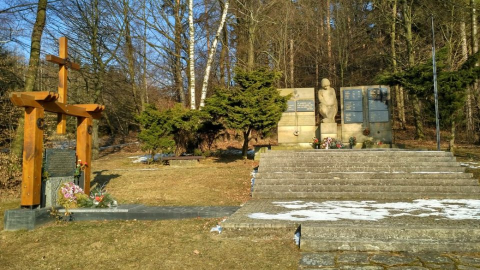 Památník umučeným sousedům, kteří se nevrátili z Terezína