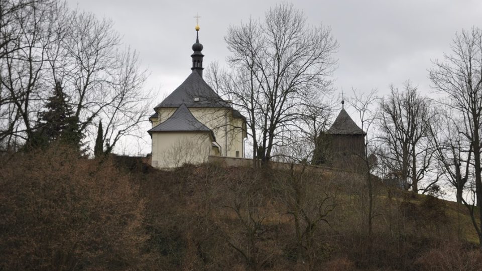 Kostel s dřevěnou zvonicí v Radhošti