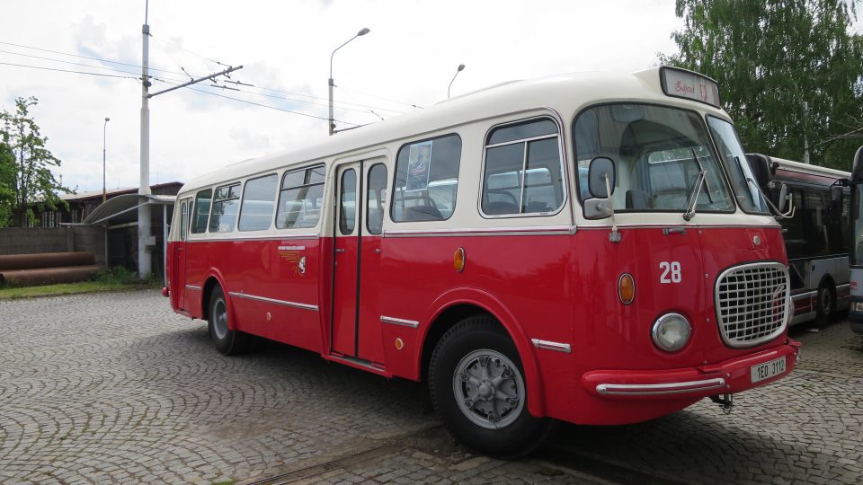 Autobus Škoda 706 RTO MTZ č. 28 je nejstarším vozidlem, který DPMP vlastní, rekonstruovaný byl ze dvou původních autobusů s roky výroby 1965 a 1967