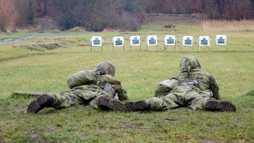 Výuka na střelnici Vojenské střední školy a Vyšší odborné školy Ministerstva obrany v Moravské Třebové