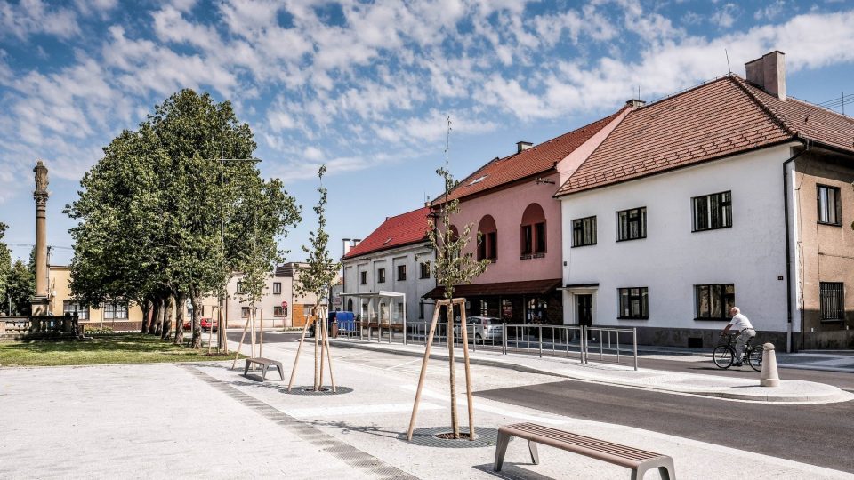 Horní Jelení, náměstí Komenského