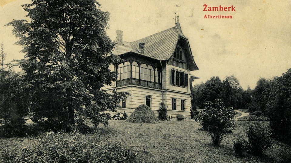 Základem sanatoria Albertinum se stala v roce 1905 letní vila dr. Eduarda Alberta v Žamberku, v lokalitě Na Vrších 