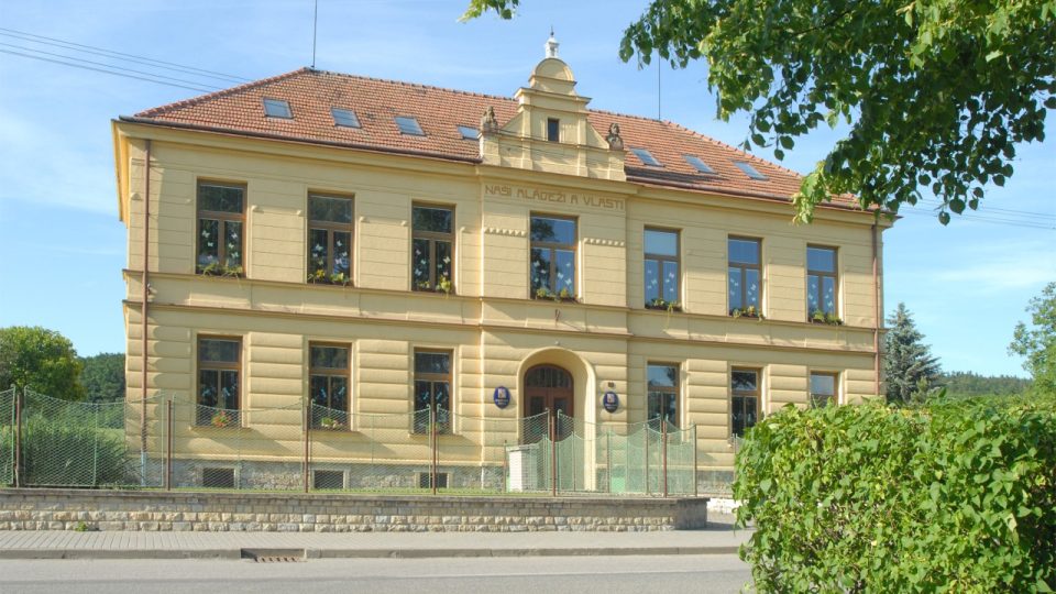 Škola v Dobříkově