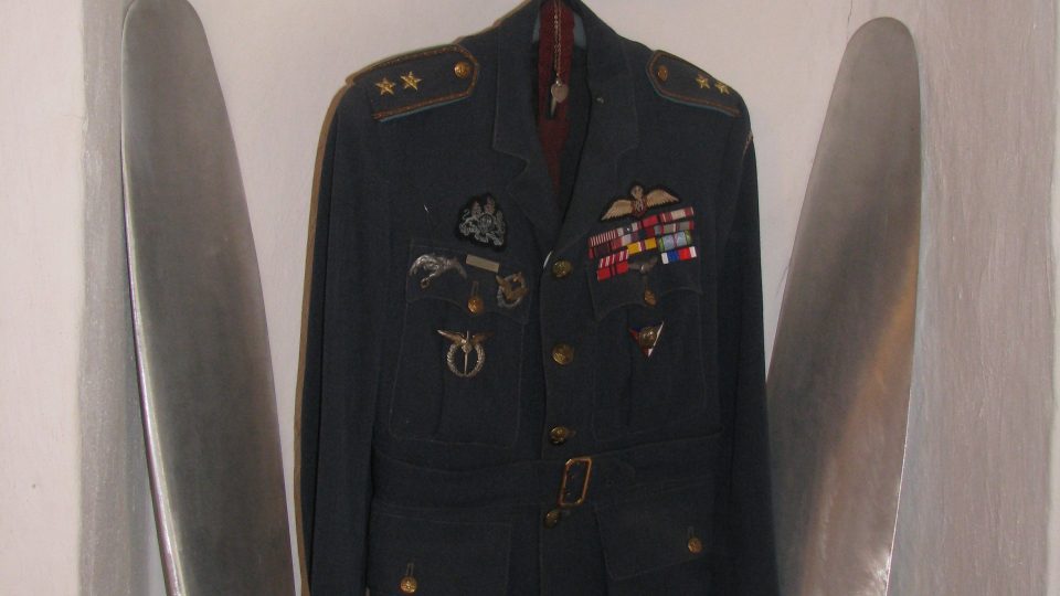 Letecká uniforma Plk. Josefa Koukala D.F.C