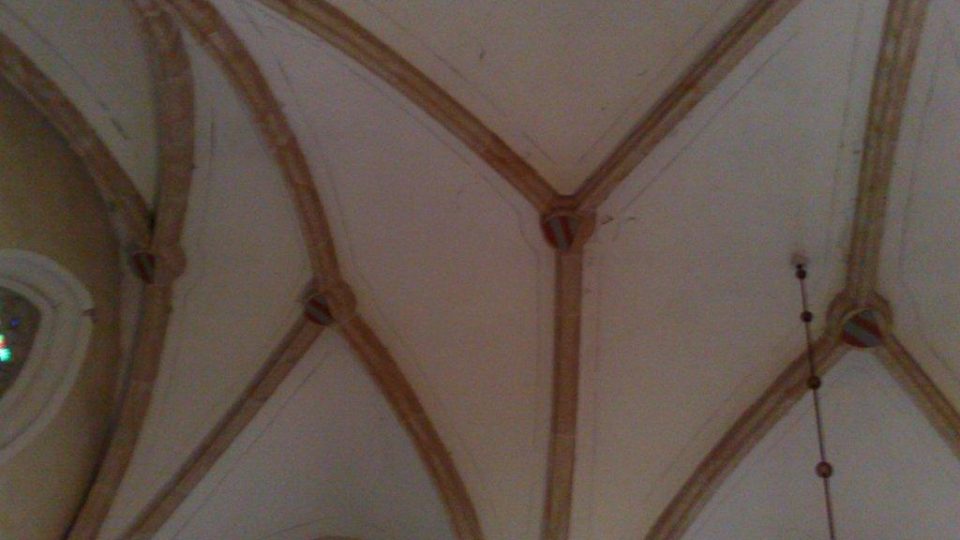 Interiér kostela Nejsvětější Trojice v Sezemicích