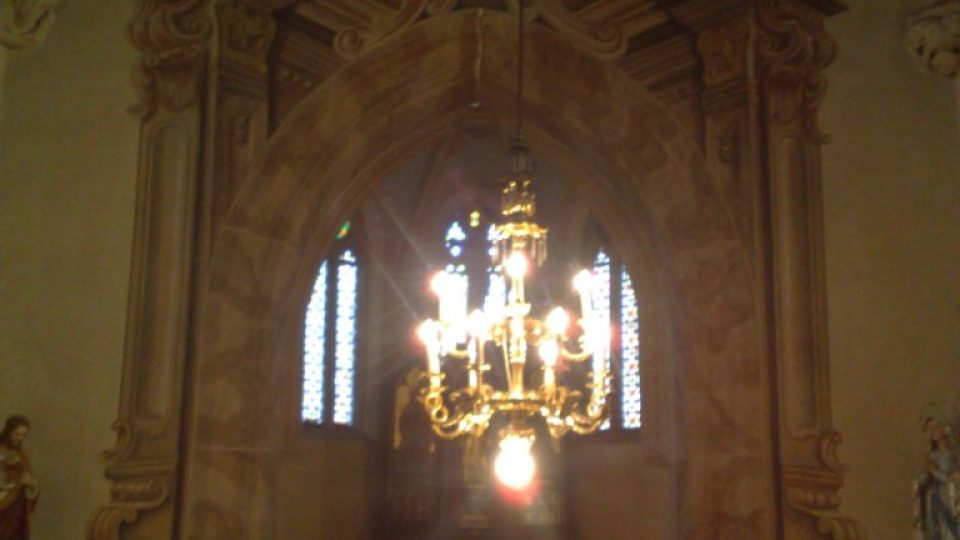 Interiér kostela Nejsvětější Trojice v Sezemicích