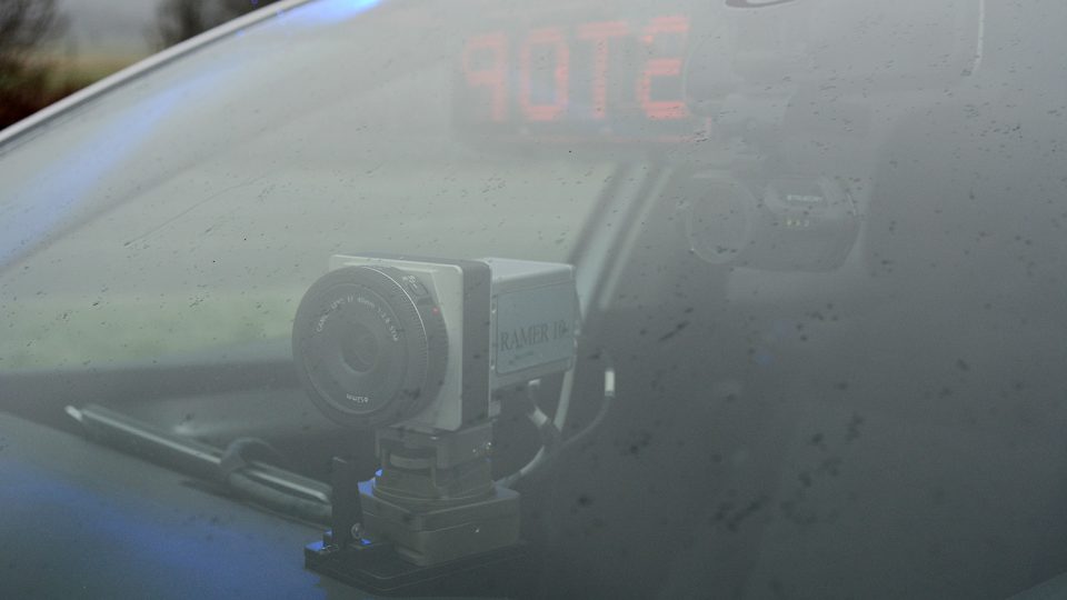Kvalitní kamera v kombinaci s radarem změří a vyfotí i protijedoucí řidiče