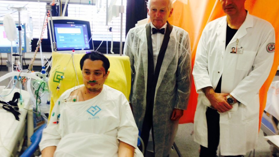  TK Fakultní nemocnice v Motole a IKEM k transplantaci srdce i plic současně, (zleva) pacient, Jan Pirk a Robert Lischke
