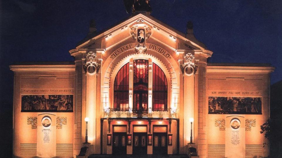 Východočeské divadlo - rekonstrukce 2003