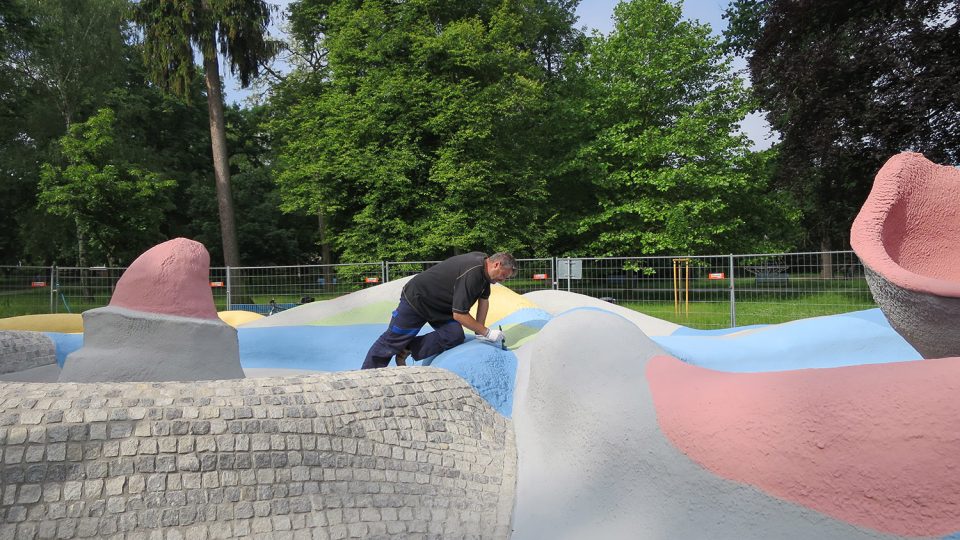 Fontána v Bubeníkových sadech dostala před 10 lety nový nátěr. To ale nestačí | foto: Drahomíra Bačkorová, Český rozhlas Fontána v Bubeníkových sadech dostala před 10 lety nový nátěr. To ale nestačí