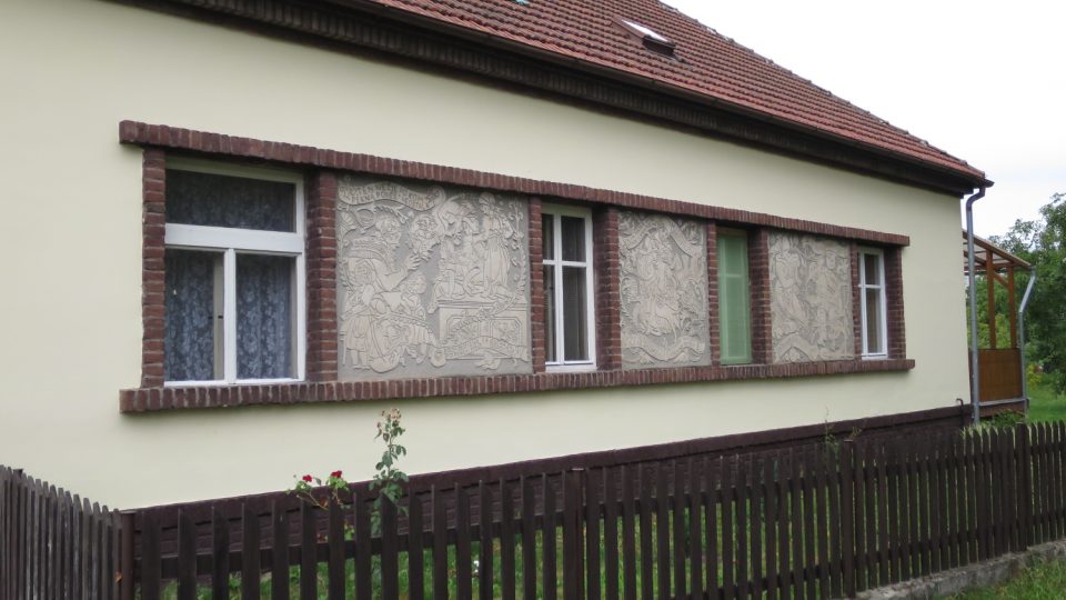 Dům sestry Aloise Mudruňky s motivy Babičky Boženy Němcové
