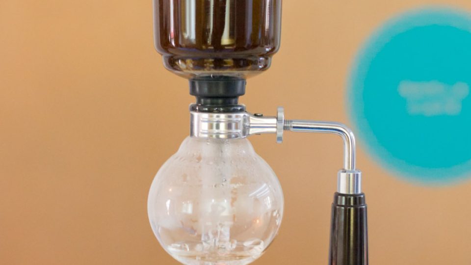 Vacuum pot je jeden z nejefektnějších způsobů přípravy kávy