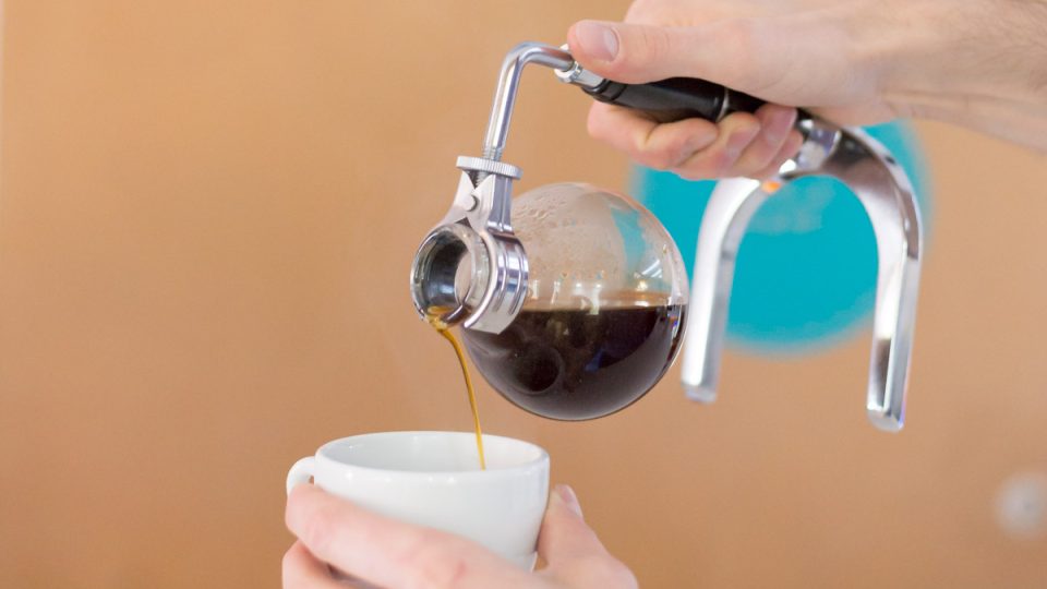 Vacuum pot je jeden z nejefektnějších způsobů přípravy kávy