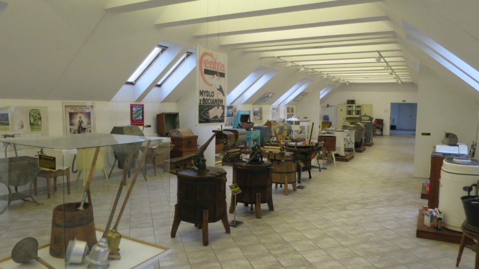Pohled do expozice Babiččino velké prádlo Městského muzea ve Svitavách