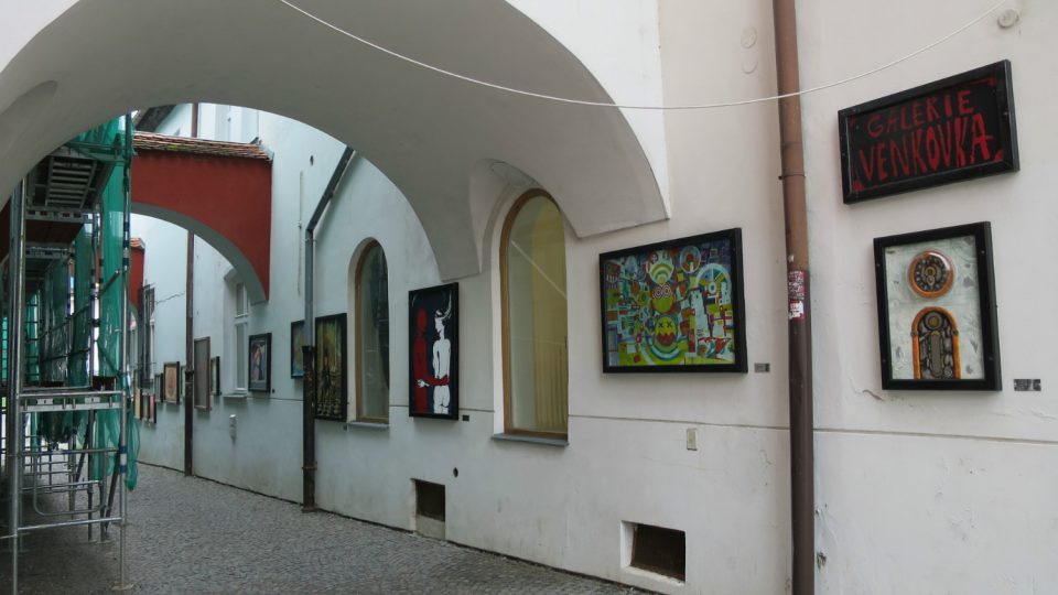 Galerie Venkovka v uličce Pod Věží ve Svitavách 