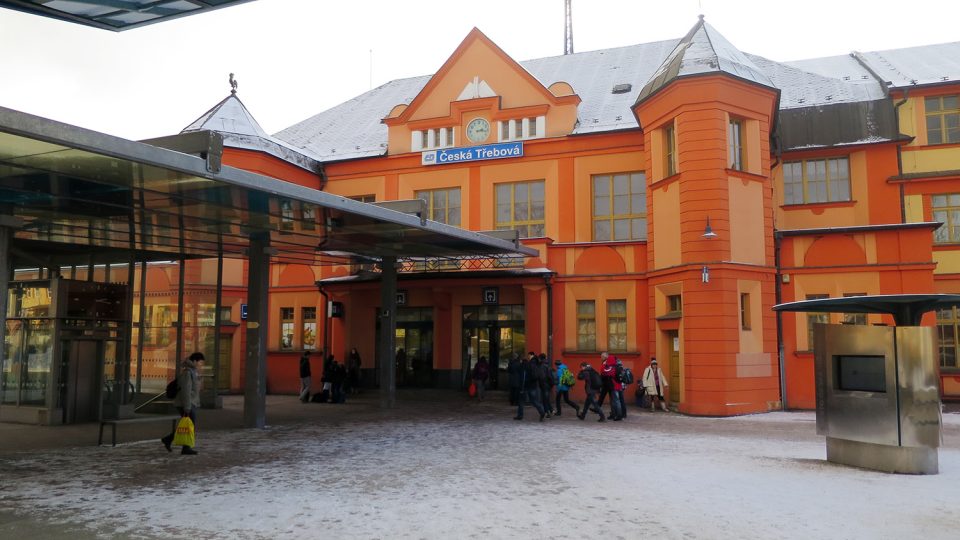 Historická budova nádraží a dopravní terminál Jana Pernera