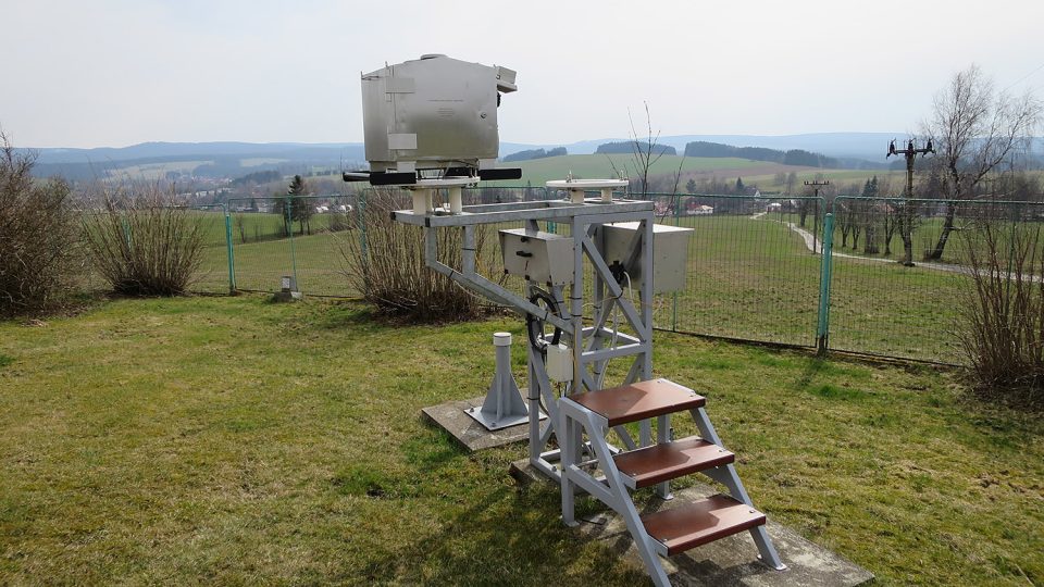 Na meteorologické stanici ve Svratouchu se nahrává výskyt a dráhu bolidů na noční obloze