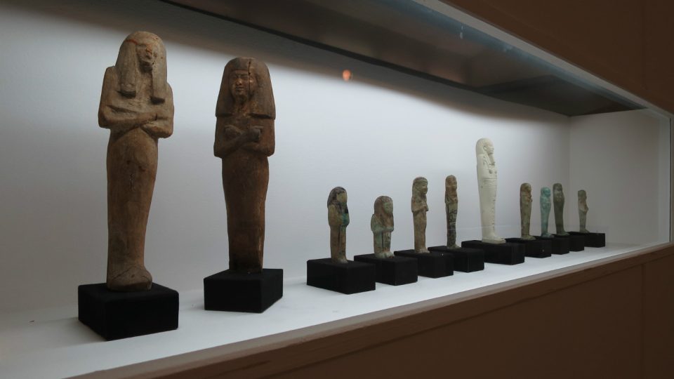 Poohřební figurky vešebty byly v Egyptě ukládány do hrobu společně se zemřelým