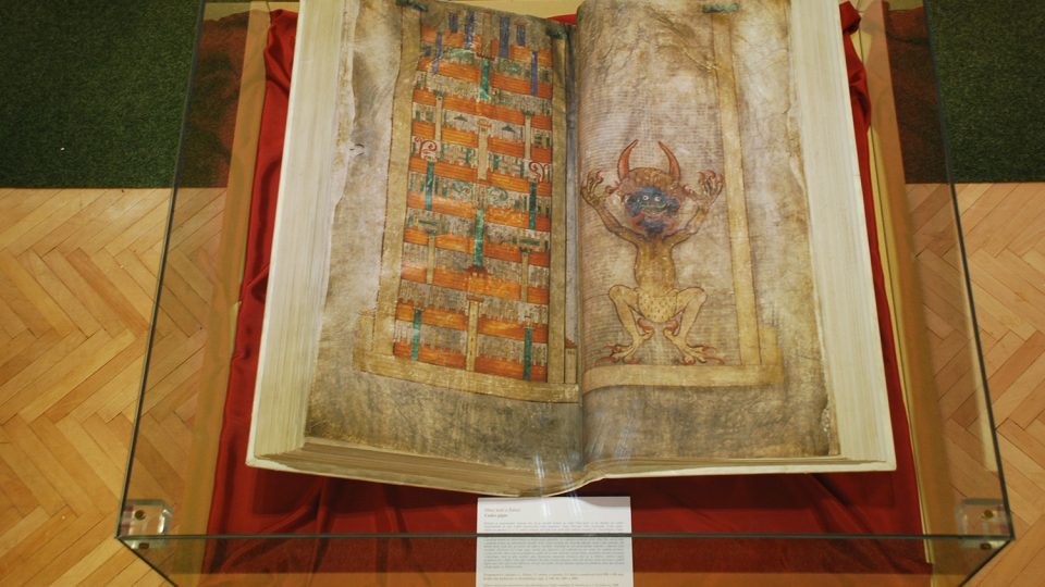 Maketa Codexu gigas v Městském muzeu v Chrasti