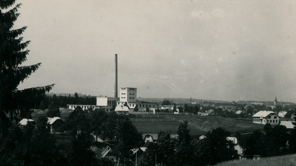 Historická fotografie mlékárny, v Hlinsku funguje od roku 1943