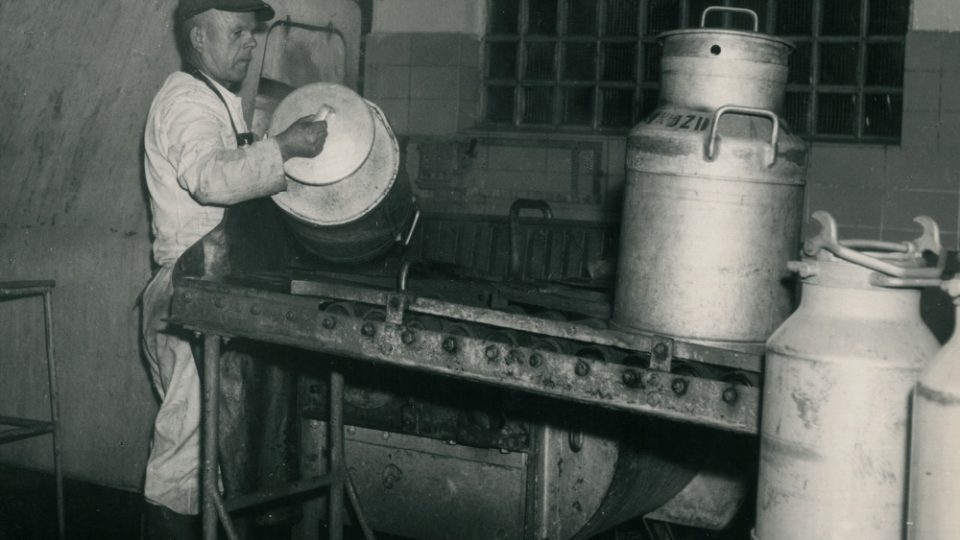 Mlékárna v Hlinsku dnes zpracovává stonásobně víc mléka než na začátku svojí existenceFoto archiv Mlékárny Hlinsko