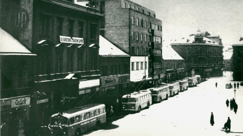 Zahájení první trolejbusové linky v Parduibicích v zimě 1952