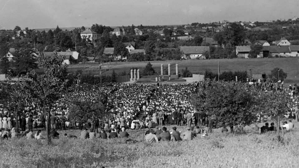 Inscenace opery Libuše v lokalitě Na Řetízku na okraji Litomyšle v roce 1959  