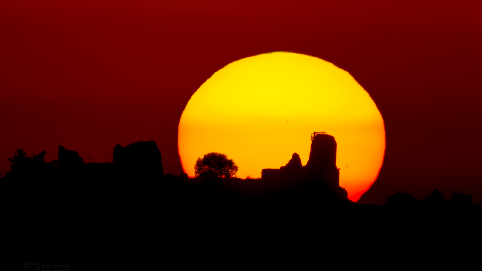 Západ slunce na hradě Lichnice