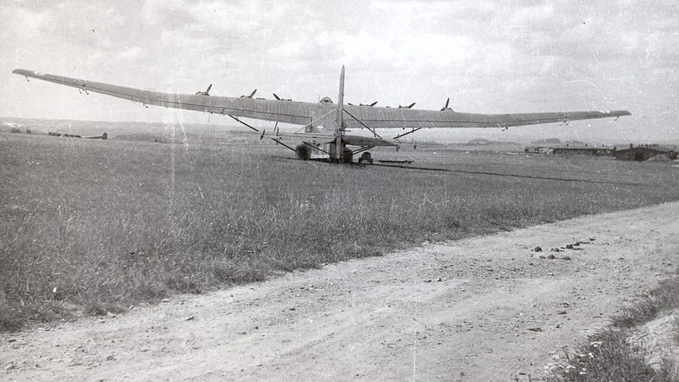 Na skutečském letišti bylo v roce 1945 osm obřích letadel Gigant