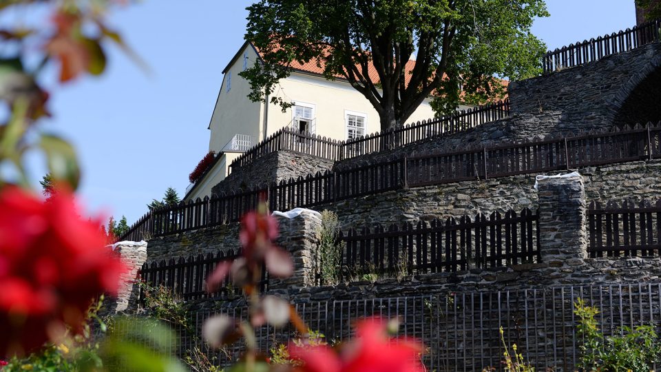 Gotickou zahradu a mohutné opevnění hradu vybudovali páni z Boskovic na konci 15. století
