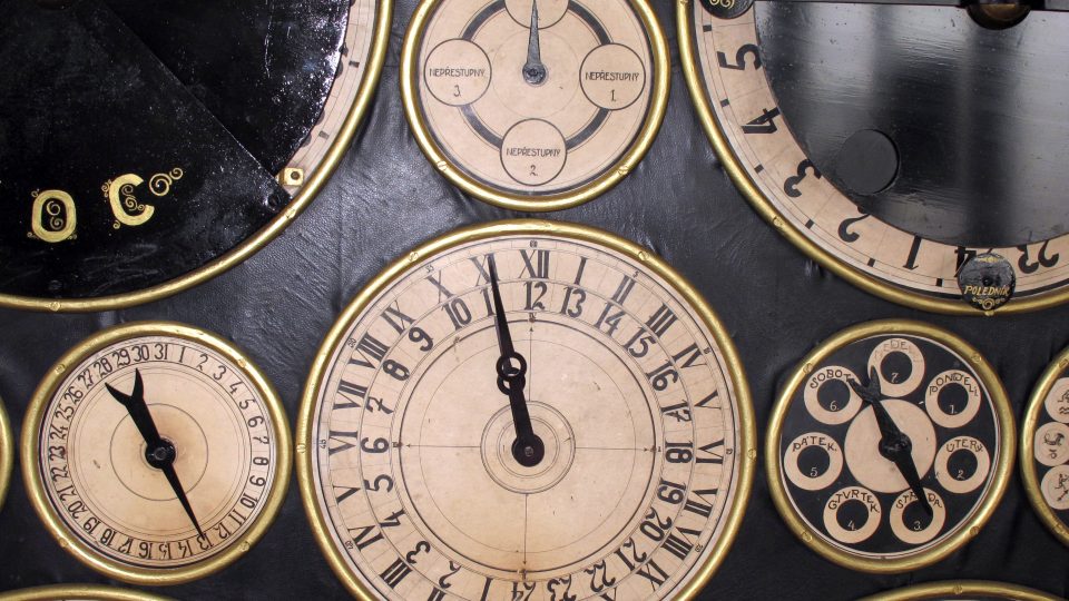 Detail orloje Františka Planičky