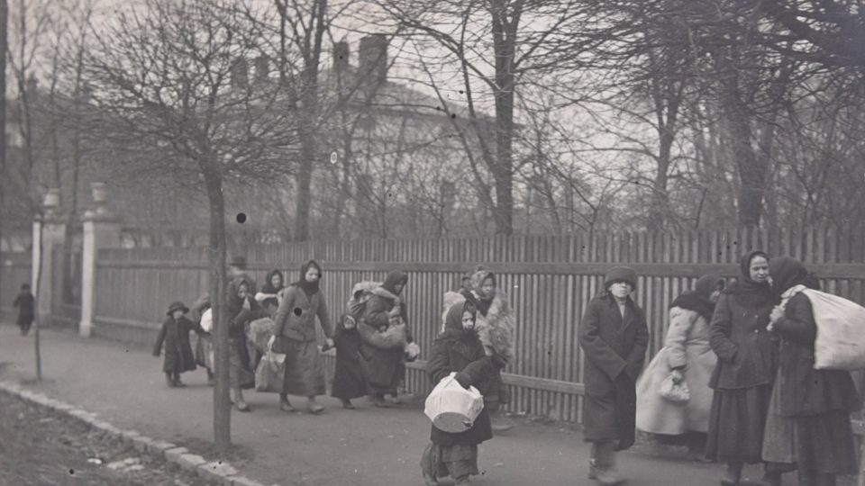 Příchod uprchlíků do Chocně v březnu 1916