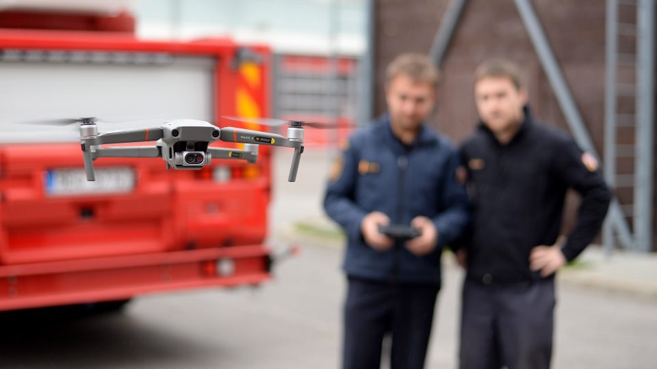 Pardubičtí krajští hasiči mají na ovládání dronu vyškoleno několik pilotů