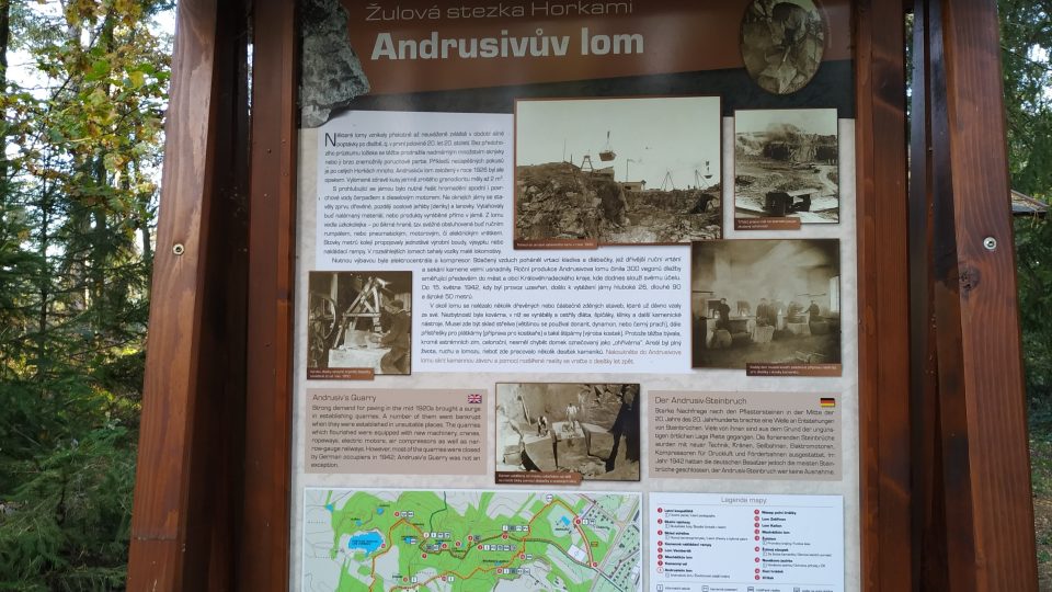 Informační cedule naučné stezky osvětlí návštěvníkům kamenickou historii Skutečska