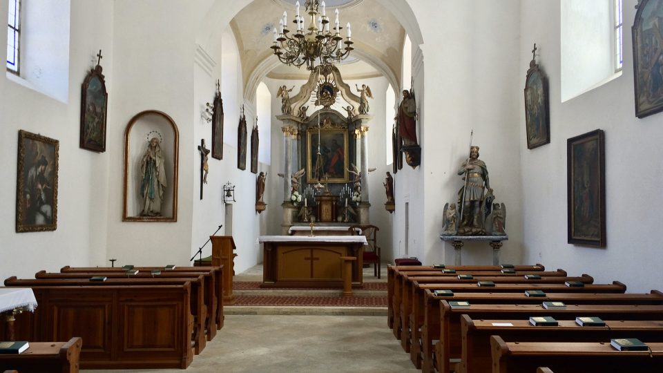 Interiér kostela sv. Petra a Pavla ve Svojanově