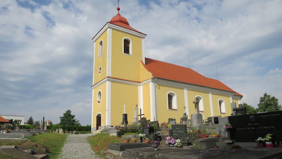 Kostel svatého Jiřího v 19. století vyhořel, ale farníci ho během roku znovu postavili