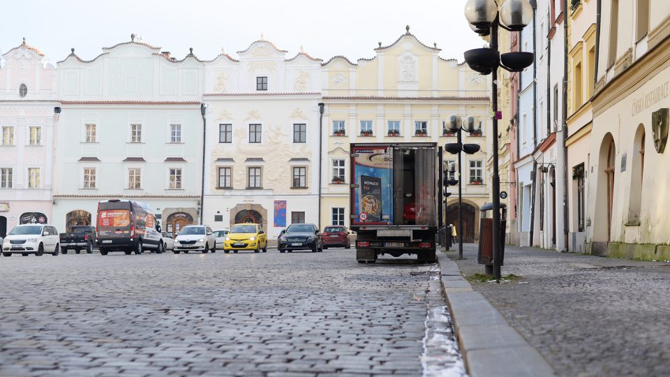 Zásobovací vozy by na Pernštýnské náměstí během dne už zajíždět neměly