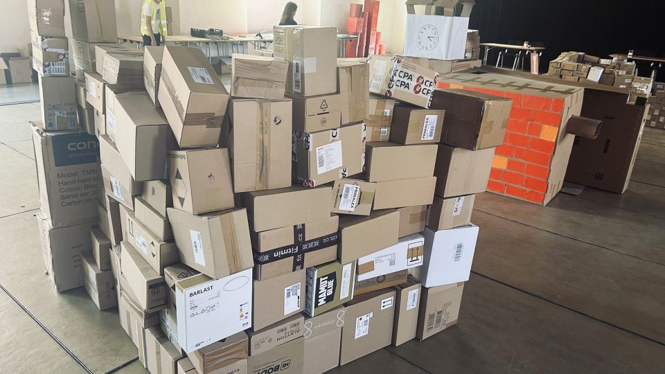 V Litomyšli mají hernu, kde děti můžou stavět podle své fantazie ze stovek papírových krabic | foto: Barbora Soukupová, Český rozhlas V Litomyšli mají hernu, kde děti můžou stavět podle své fantazie ze stovek papírových krabic