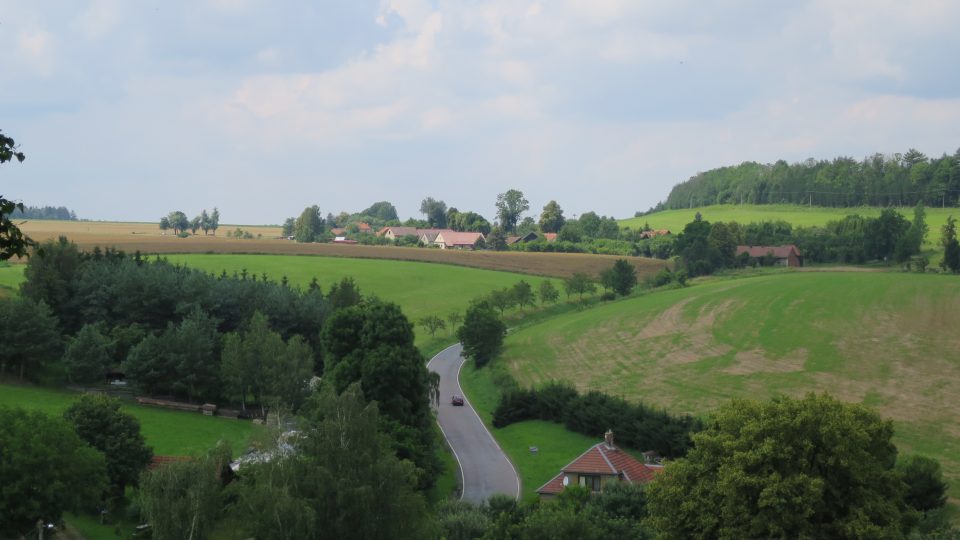 Pohled na Mokrou Lhotu ze Zámeckého kopce v Nových Hradech