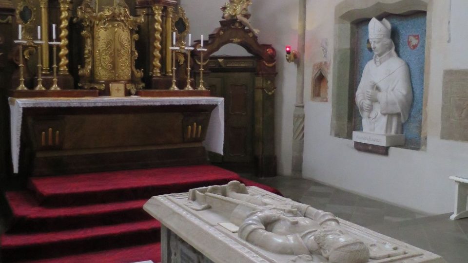 Náhrobek Vojtěcha z Pernštejna v kostele sv. Bartoloměje v Pardubicích