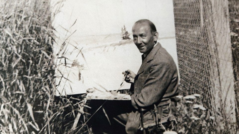 Malíř Gustav Porš při tvorbě