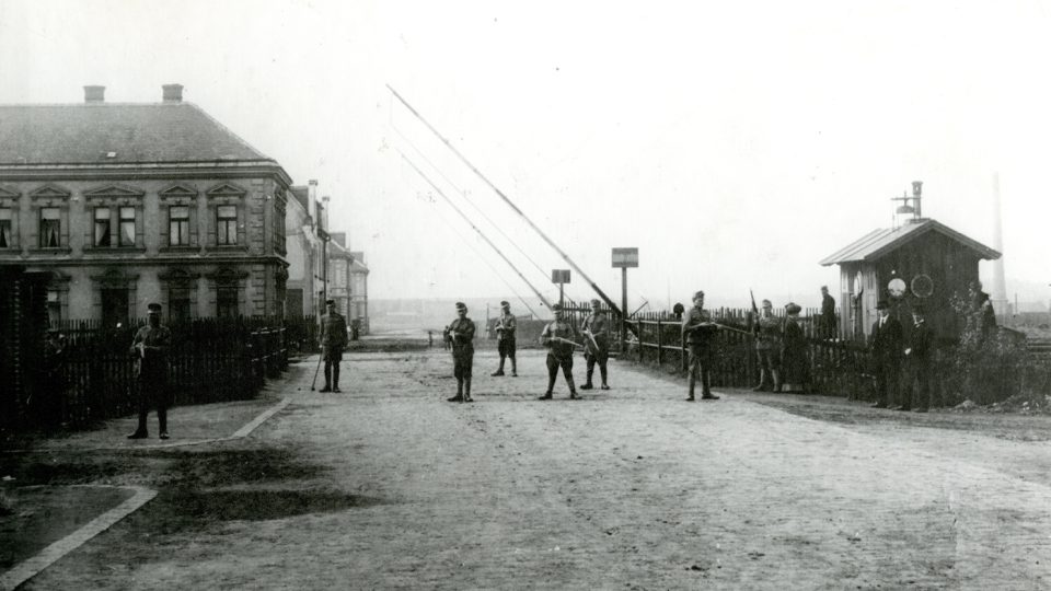 Rekonstrukce případu střílení do lidí, ke kterému došlo 7.června 1918 u přejezdu ve Sladkovského ulici