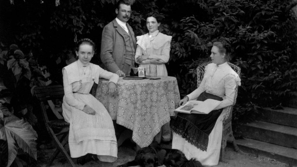 Rodinná fotografie Josefa Pírky se ženou